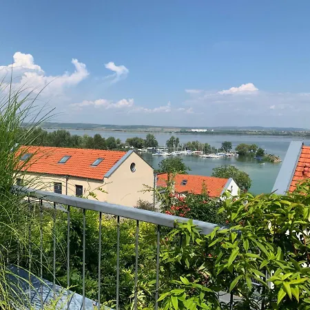 Palava 1 S Terasou A Vyhledem Na Jezero