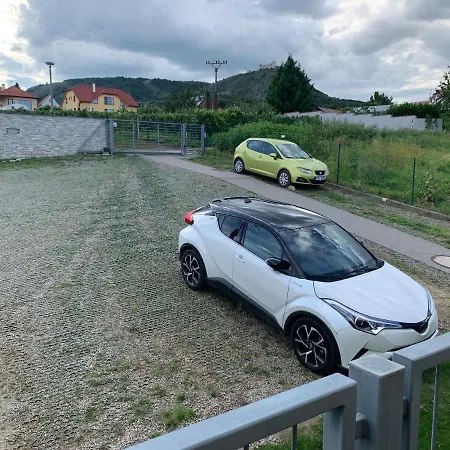 شقة Palava 1 S Terasou A Vyhledem Na Jezero بافلوف