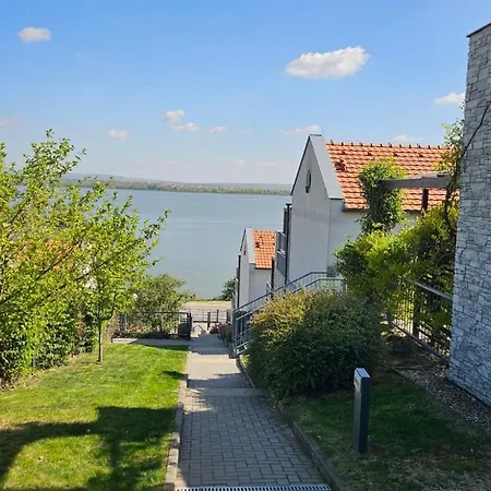 Apartment Palava 1 S Terasou A Vyhledem Na Jezero *