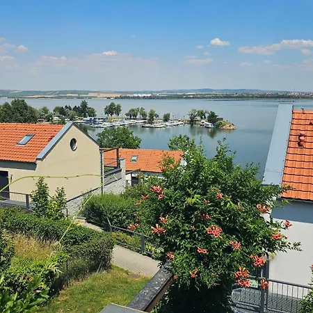 Apartment Palava 1 S Terasou A Vyhledem Na Jezero Pavlov